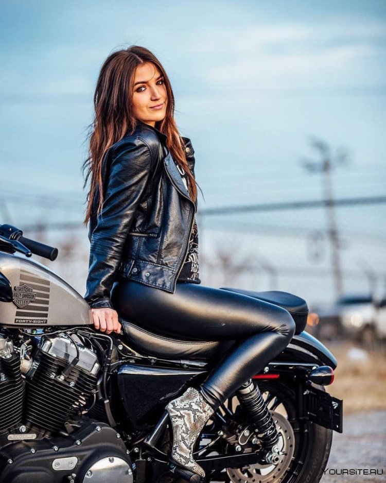 Селена Романова байкер