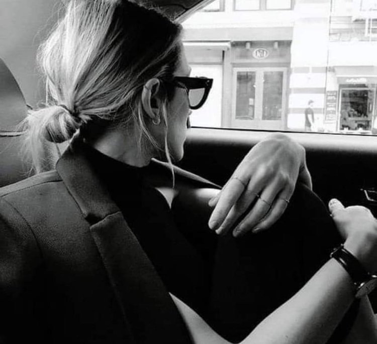 Бизнес леди со спины