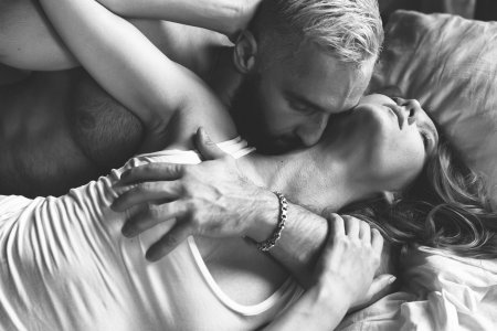 В нежных объятьях