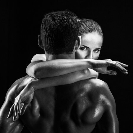 Мужчина и женщина черно белое