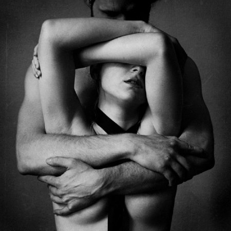 Страстное объятие