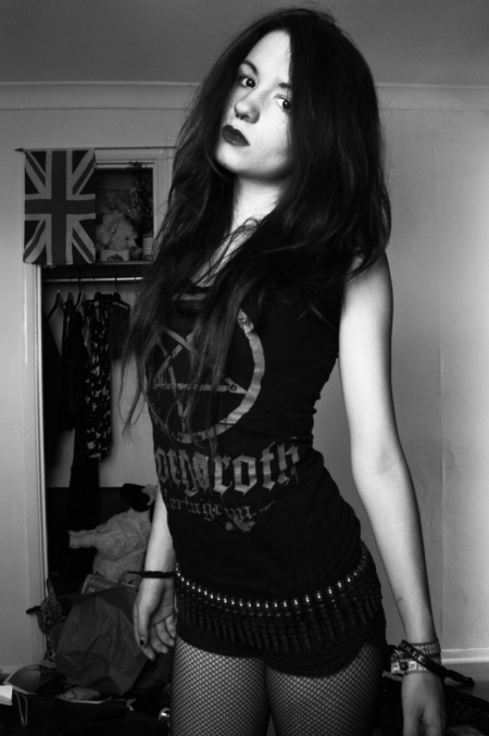 Анахита металлистка