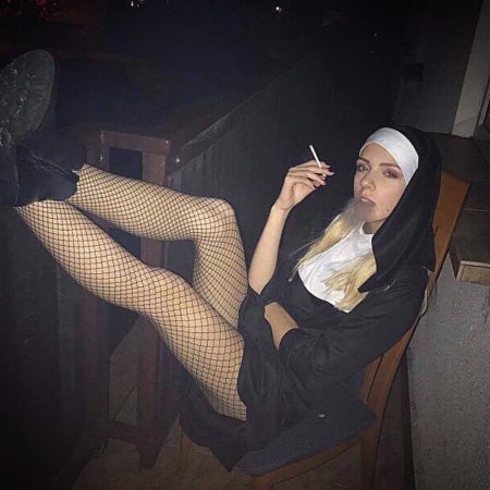 Курящие монашки