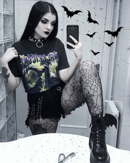 Emily Vee goth