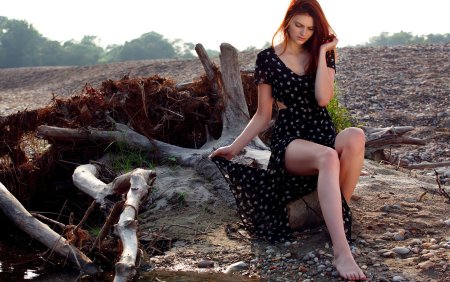 Девушка в платье