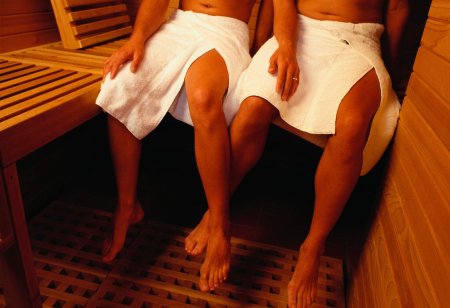 Мужские ноги в парилке