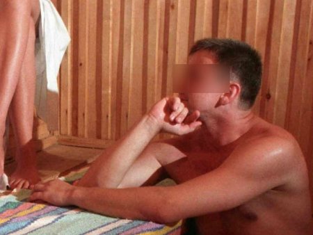 Жена в парилке