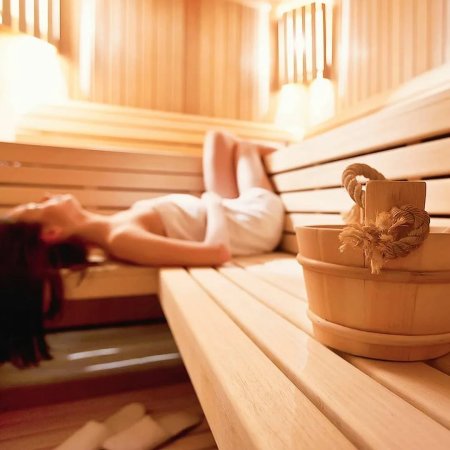 Девушки в парилке