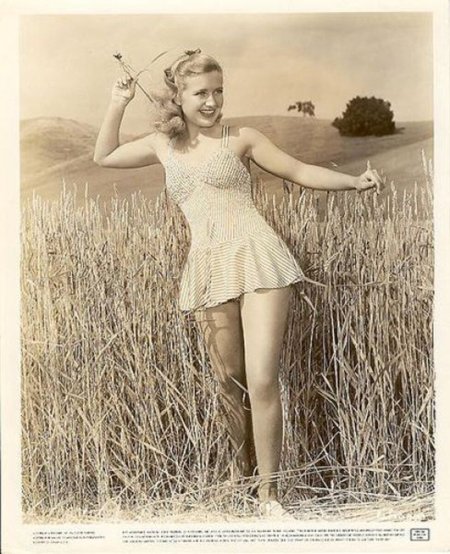 Советская деревенская девушка