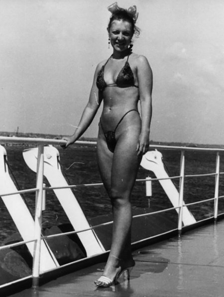 Советские женщины в купальниках