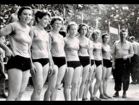 Советские женщины в купальниках