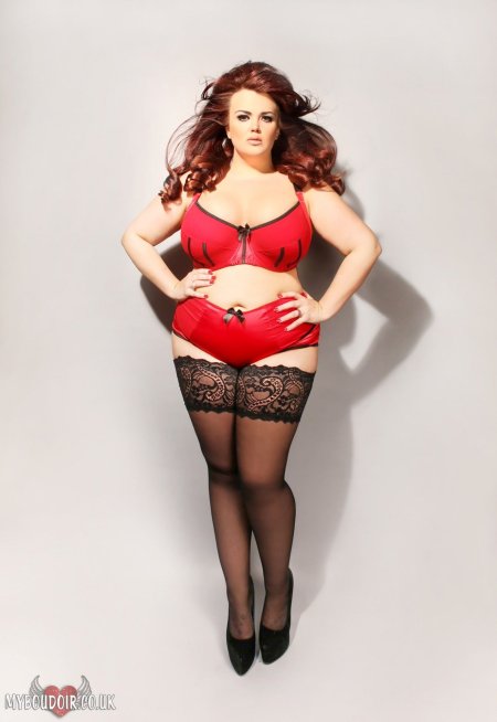 Плюс сайз Николь Симон