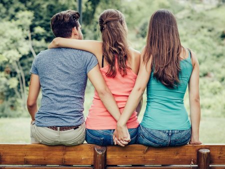 Любовный треугольник