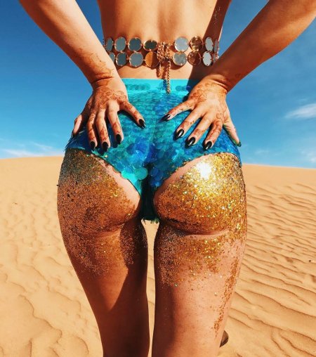 Попы в песке