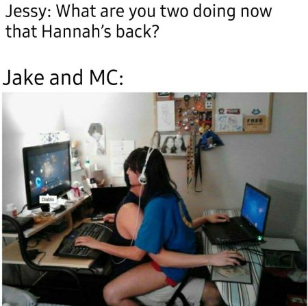 Девушки за компьютерными играми