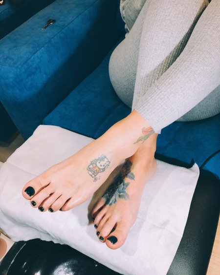 Айза педикюр