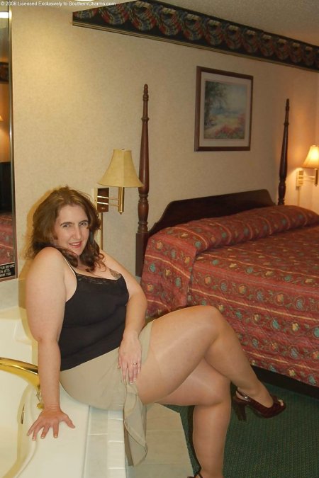 Пожилые женщины с толстыми ляжками