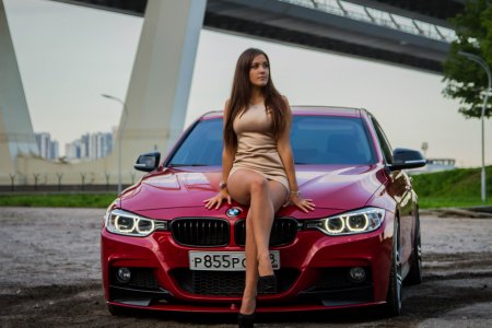 BMW f30 девушка