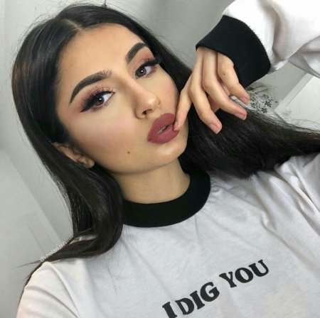 Девушка амина