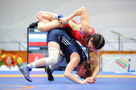 Женская греко Римская борьба