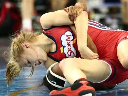 Занятия борьбой для девушек