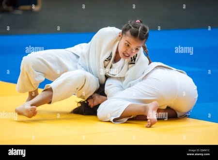 Девушки дзюдоистки