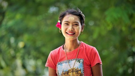 Бирма девушки