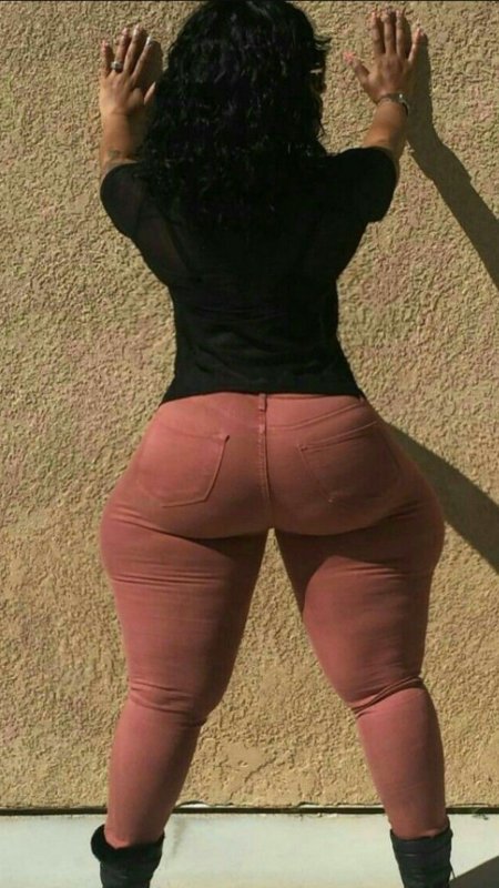 Женщины с целюлитными бедрами