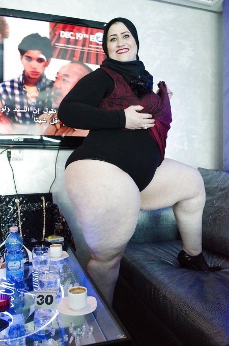 Большие ляжки в хиджабе