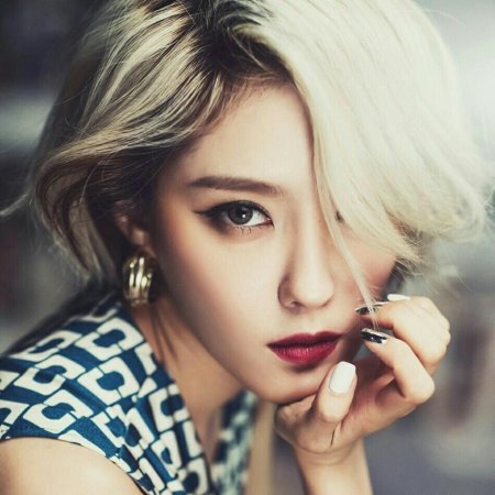 Азиатки со светлыми волосами