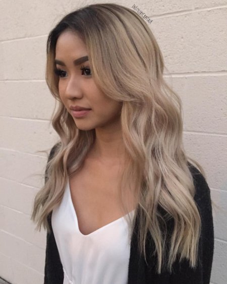 Пепельный блонд на смуглой коже