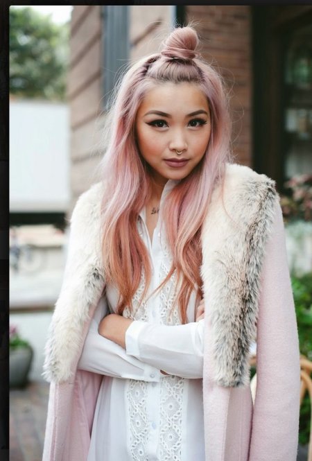 Пепельно-розовый цвет волос