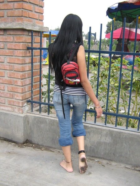 Девушки армянки босиком