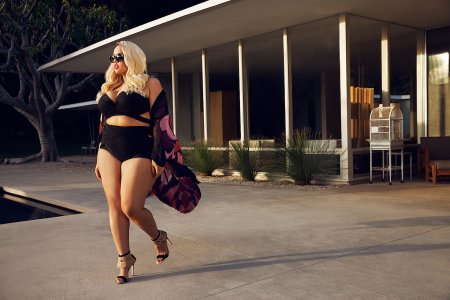 Габи Грегг в бикини