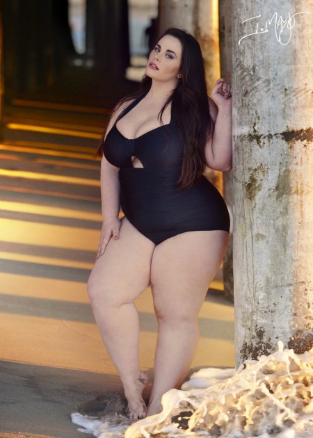 София Адамс плюс сайз хот