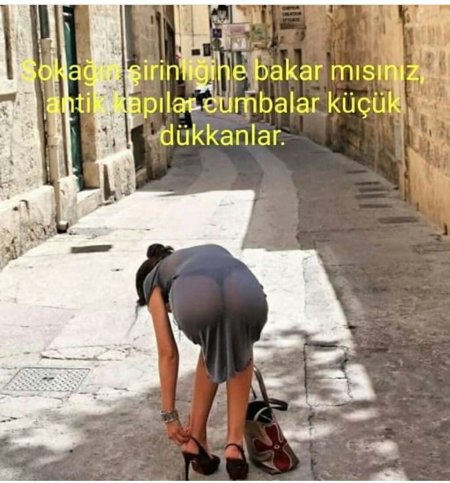 Наклонилась в платье