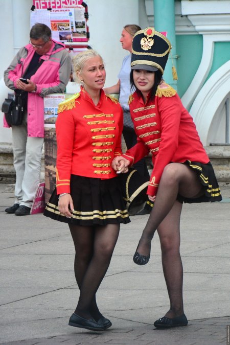 Гусарки на Дворцовой площади