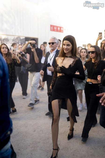 Мисси Перегрим актриса ноги