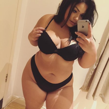 Селфи пышных женщин