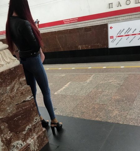 В леггинсах в метро