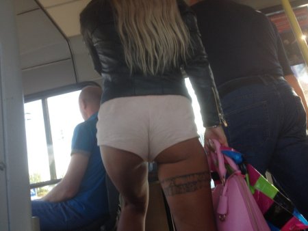 Красивые попки в общественном транспорте