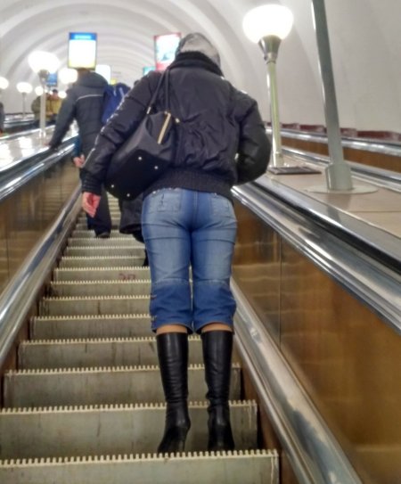 Попа в Московском метро