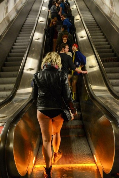 No Pants Subway Ride Москва метро