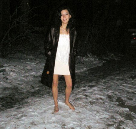 Девушки босиком зимой