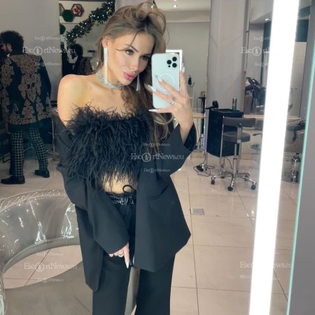 Костюм с перьями