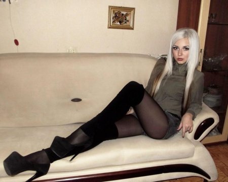 Блондинка в чулках частное