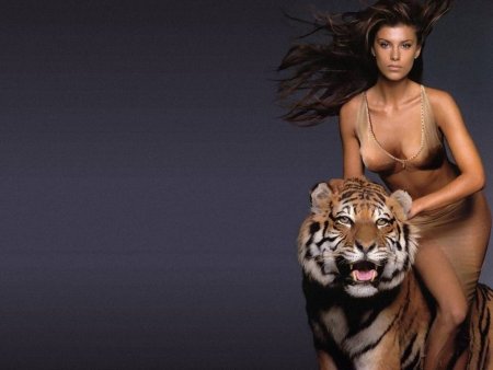 Девушка тигрица