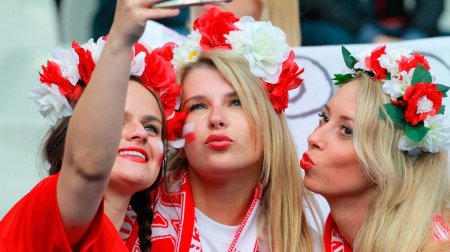 Фанатки сборной Албании