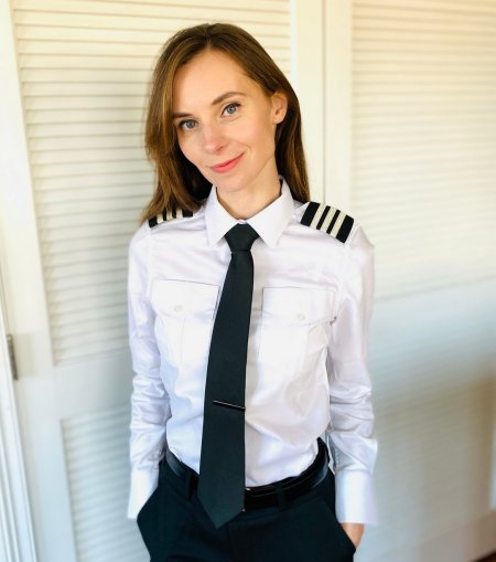 Оксана Российская пилотесса