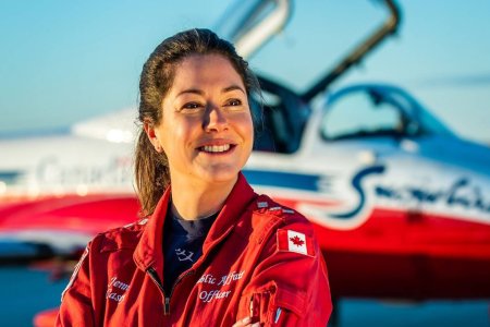 Женщина пилот